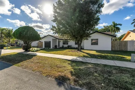16916 SW 111th Court Miami FL 33157