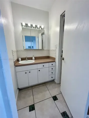 100 Lincoln Road Miami Beach FL 33139