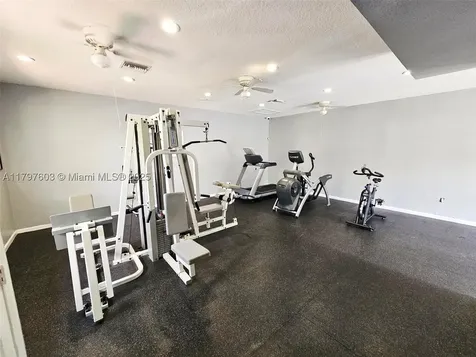 2151 NW 96 Terrace Pembroke Pines FL 33024