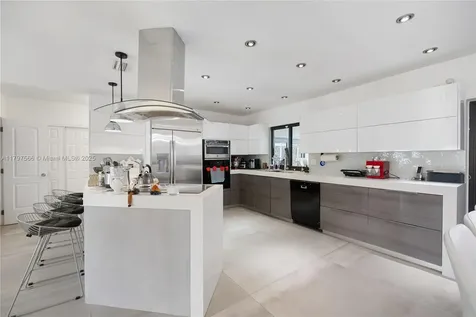 20375 NE 22nd Place Miami FL 33180