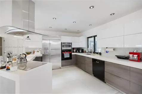20375 NE 22nd Place Miami FL 33180