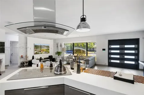 20375 NE 22nd Place Miami FL 33180