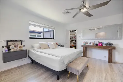 20375 NE 22nd Place Miami FL 33180