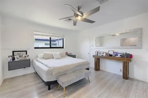 20375 NE 22nd Place Miami FL 33180