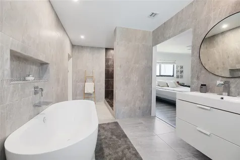 20375 NE 22nd Place Miami FL 33180