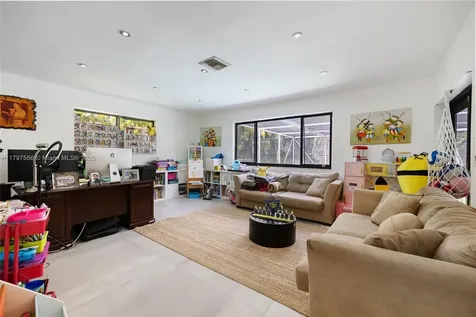 20375 NE 22nd Place Miami FL 33180