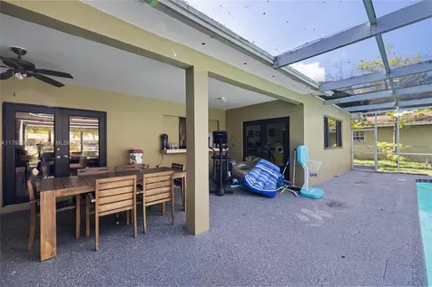 20375 NE 22nd Place Miami FL 33180