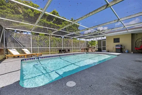20375 NE 22nd Place Miami FL 33180
