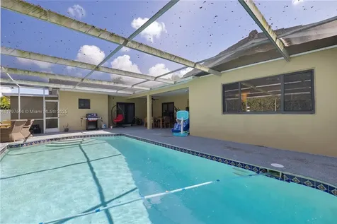 20375 NE 22nd Place Miami FL 33180