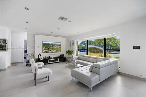 20375 NE 22nd Place Miami FL 33180
