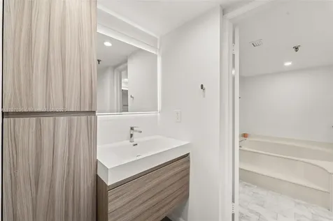 9 Island Avenue Miami Beach FL 33139