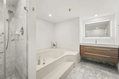 9 Island Avenue Miami Beach FL 33139