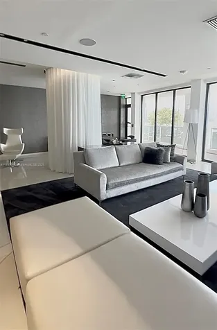 9 Island Avenue Miami Beach FL 33139