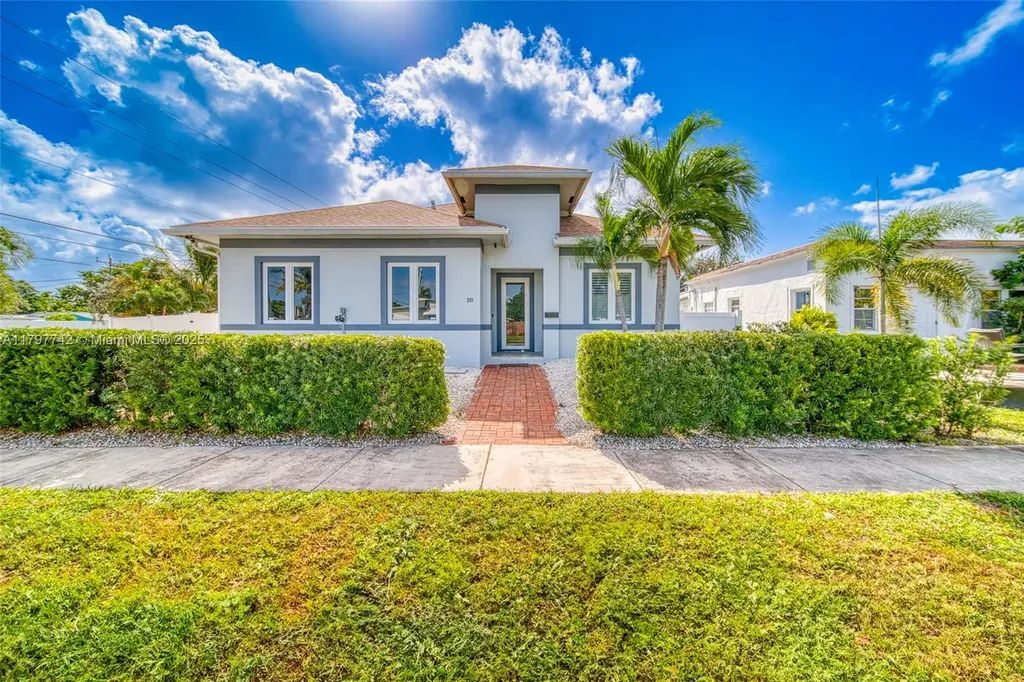 207 SW 11th Street Dania Beach FL 33004