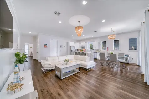 207 SW 11th Street Dania Beach FL 33004