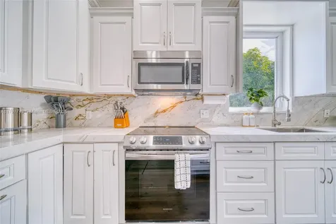 207 SW 11th Street Dania Beach FL 33004