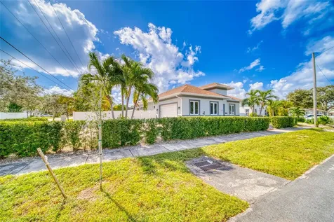 207 SW 11th Street Dania Beach FL 33004