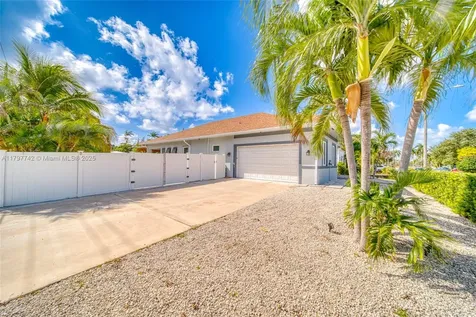 207 SW 11th Street Dania Beach FL 33004