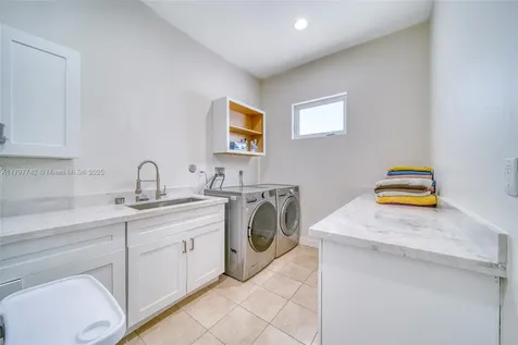 207 SW 11th Street Dania Beach FL 33004