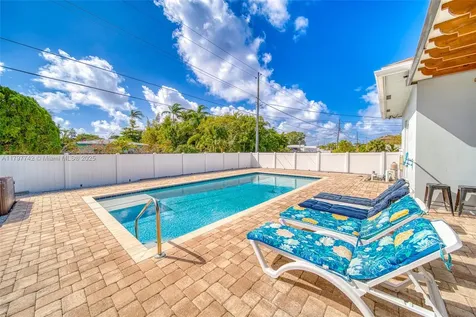 207 SW 11th Street Dania Beach FL 33004