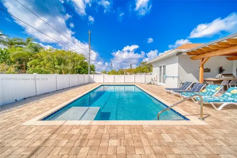 207 SW 11th Street Dania Beach FL 33004