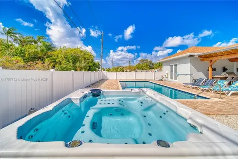 207 SW 11th Street Dania Beach FL 33004