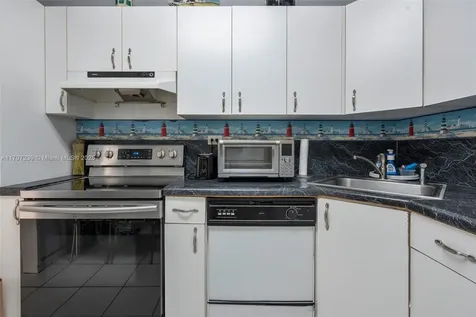 5601 Collins Avenue Miami Beach FL 33140