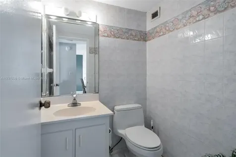 5601 Collins Avenue Miami Beach FL 33140