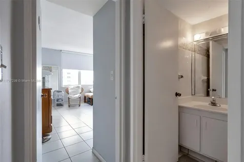 5601 Collins Avenue Miami Beach FL 33140