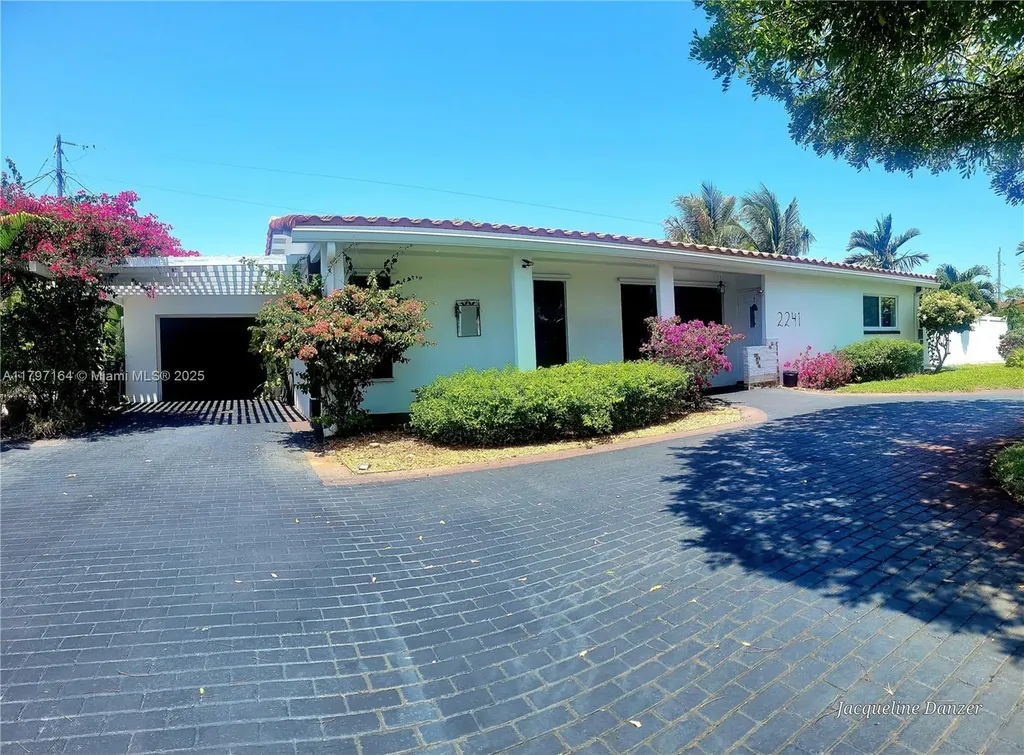 2241 NE 38th Street Lighthouse Point FL 33064