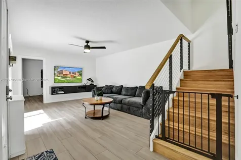 9136a SW 20th Place Davie FL 33324