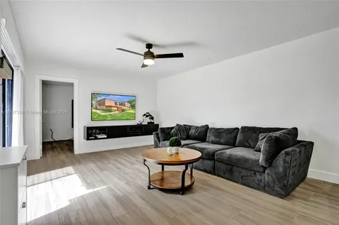 9136a SW 20th Place Davie FL 33324