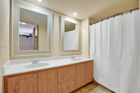 9136a SW 20th Place Davie FL 33324