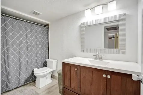 9136a SW 20th Place Davie FL 33324
