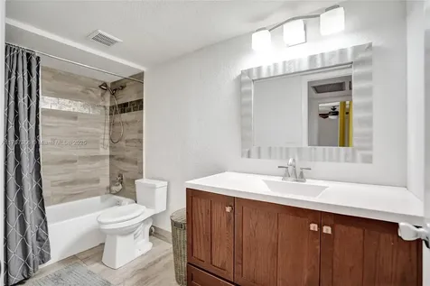9136a SW 20th Place Davie FL 33324