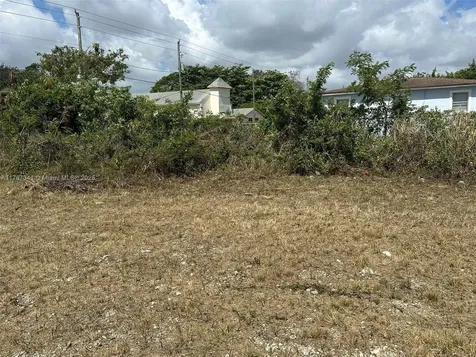 10025 W Indigo Miami FL 33157