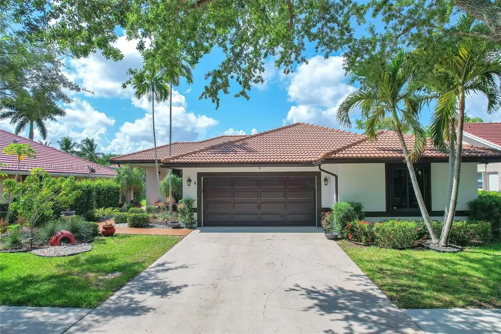 808 Hampton Court Weston FL 33326