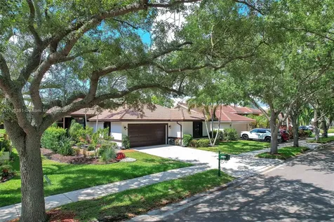 808 Hampton Court Weston FL 33326