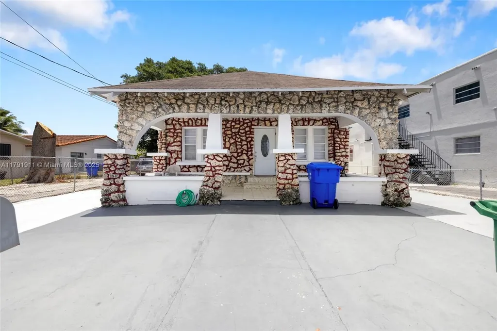 1922 NW 4th Street Miami FL 33125