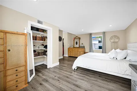 1595 NE 174th Street North Miami Beach FL 33162