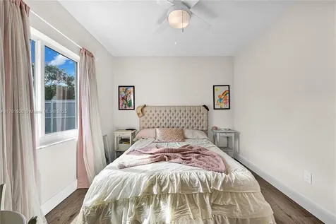 1595 NE 174th Street North Miami Beach FL 33162