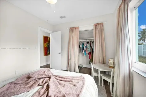 1595 NE 174th Street North Miami Beach FL 33162