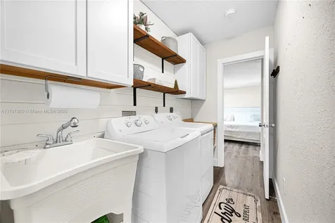 1595 NE 174th Street North Miami Beach FL 33162
