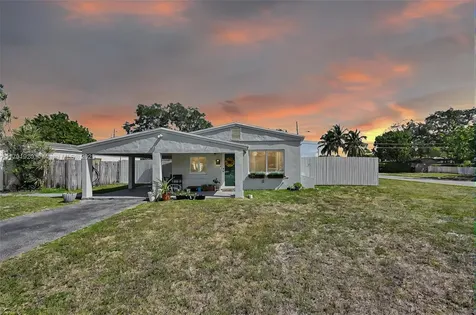 1595 NE 174th Street North Miami Beach FL 33162