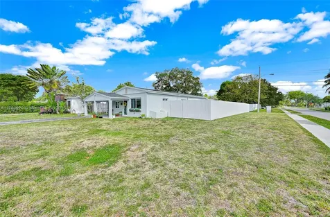 1595 NE 174th Street North Miami Beach FL 33162