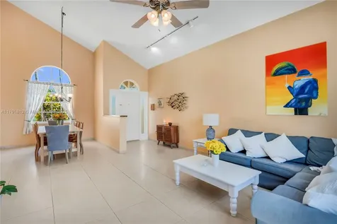1060 NW 192nd Avenue Pembroke Pines FL 33029