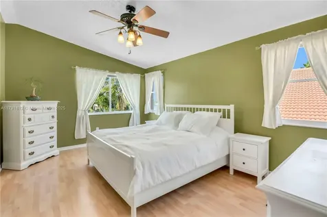 1060 NW 192nd Avenue Pembroke Pines FL 33029