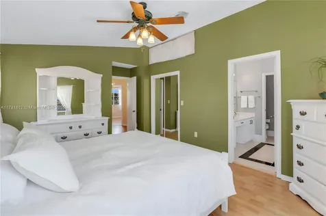 1060 NW 192nd Avenue Pembroke Pines FL 33029