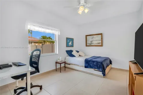 1060 NW 192nd Avenue Pembroke Pines FL 33029