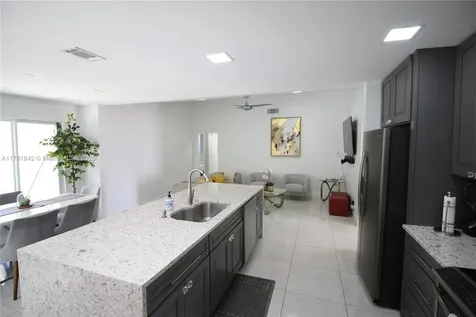 990 Hickory Trail Wellington FL 33414